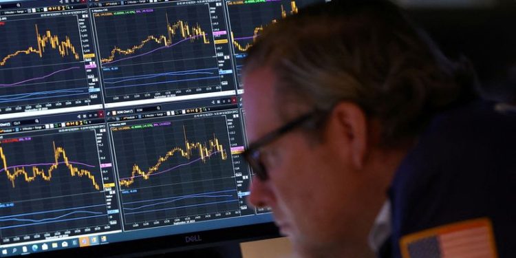 US bond term premium turns positive again amid election uncertainty