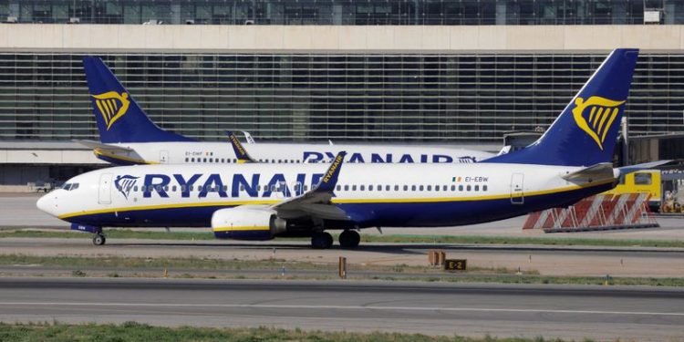 Ryanair beats profit forecast on improving fares, trims traffic outlook