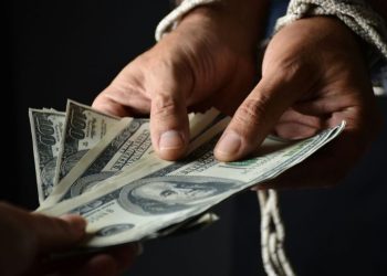 Crypto Market Update: Bitcoin ETFs Bleed US$1.46B in Four Days Amid Stagflation Jitters